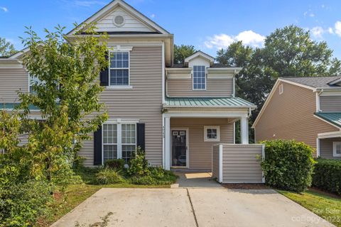 1715 Holliford Court