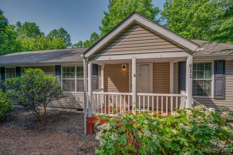 611 Meadowview Drive sold home in Meadowview, Saluda, NC