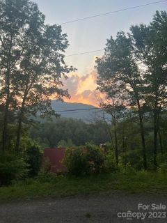 11 Hamlet Drive 11-12 sold home in Cane River Hamlet, Burnsville, NC