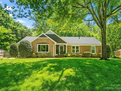 6811 Abbotswood Drive