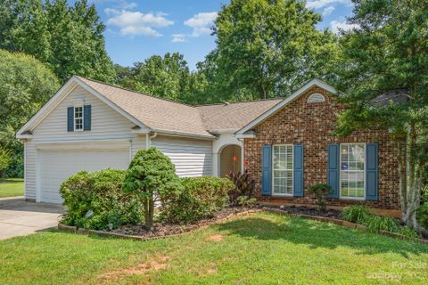7952 Travers Run Drive sold home in Cedar Lane Farms, Charlotte, NC