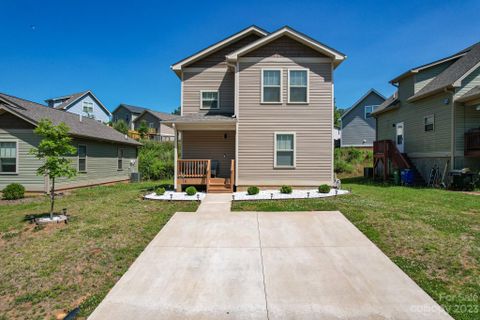 16 Lillie Farm Lane sold home in Lillie Farm Cove, Weaverville, NC