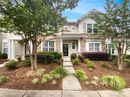8048 Lynwood Square