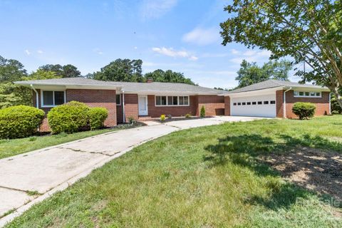 1131 Crestview Avenue sold home in Cedar Crest, Salisbury, NC