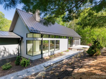 6 Waterside Drive