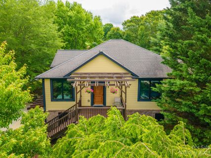 5 N Valley Drive sold home in Horizon Hills, Weaverville, NC