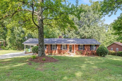 2732 Daleview Drive sold home in Woodsdale Acres, Charlotte, NC