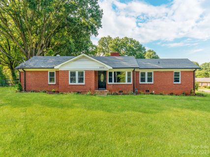 1200 Peachtree Road sold home in Crandon Park, Charlotte, NC
