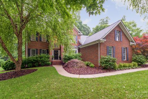 1607 Crestgate Drive