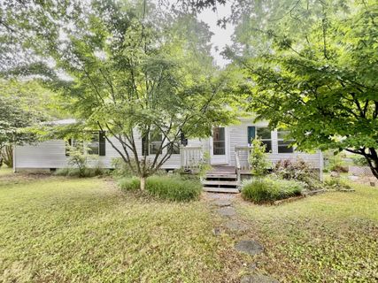 207 Leigh Anne Lane sold home in The Meadows, Horse Shoe, NC