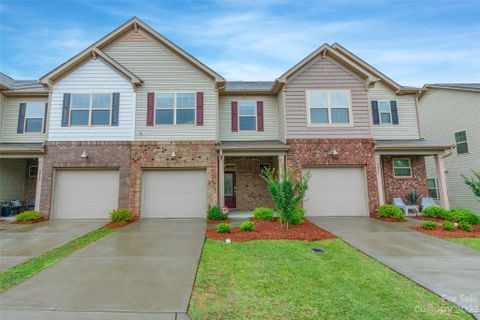 9428 Avery Lilac Lane sold home in The Greens, Indian Land, SC