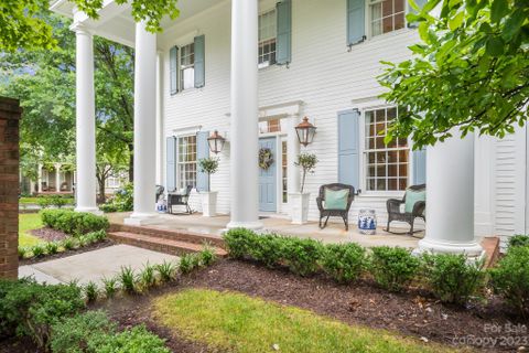 407 Bullfinch Bend