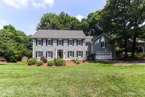 8813 Peyton Randolph Drive sold home in Williamsburg Raintree, Charlotte, NC