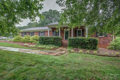 3021 Longwood Drive sold home in Riverbend, Shelby, NC