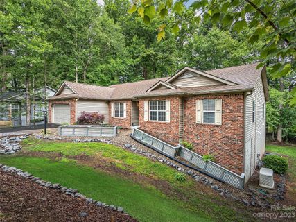 6 Bay Hill Court