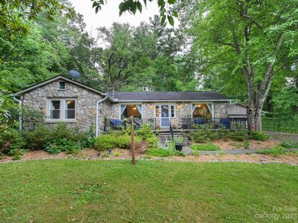 615 White Pine Drive sold home in Laurel Park Estates, Laurel Park, NC
