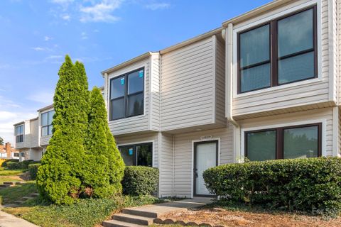 11035 Carmel Crossing Road sold home in Carmel Crossing, Charlotte, NC