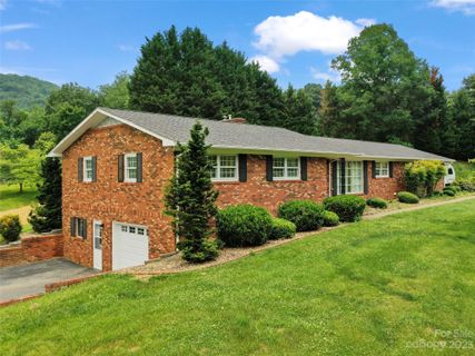 428 Ivy Hill Drive sold home in Ivy Hill, Waynesville, NC