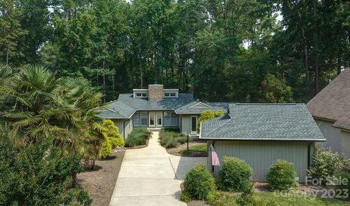 1 Hamilton Woods Court