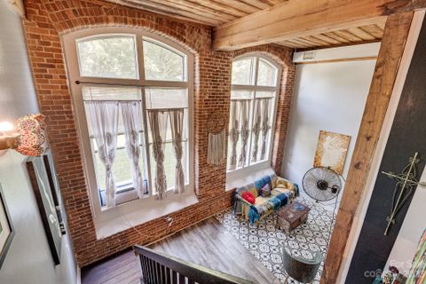 201 S Hoskins Road 130