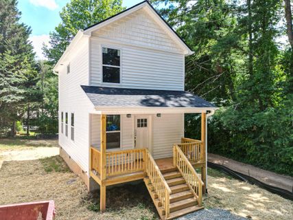 15 Trade Street sold home in SKYLAND SPRINGS, Arden, NC