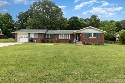 2431 17th Street sold home in Pinebrook Park, Hickory, NC