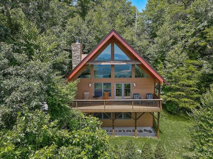 121 Windswept Way sold home in Hurricane Ridge Ltd, Clyde, NC