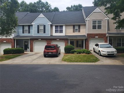 1963 University Heights Lane