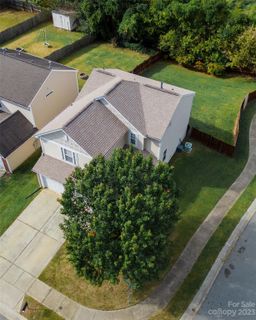 2704 N Valley Court