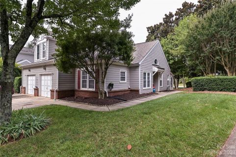 8621 Fox Chase Lane sold home in Woodcroft, Charlotte, NC