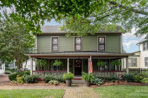 313 W Thomas Street