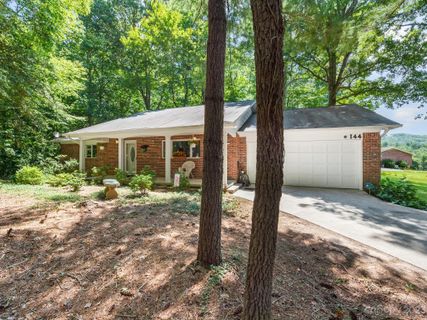144 Burge Mountain Road sold home in Brookside Manor, Hendersonville, NC