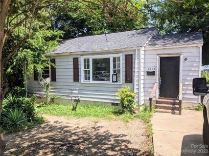 1326 Oaklawn Avenue sold home in Double Oaks, Charlotte, NC