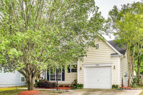 13208 Tuttle Bee Court sold home in Chelsea Commons Yorkshire, Charlotte, NC