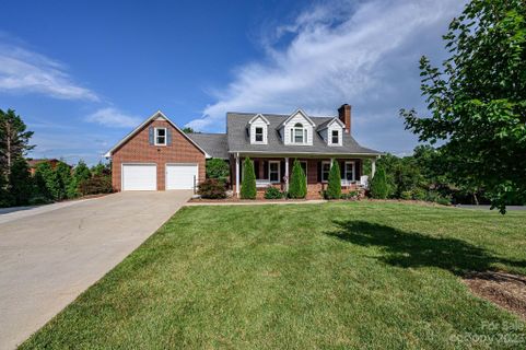 6068 Gold Creek Estate Drive sold home in Gold Creek Estates, Hickory, NC