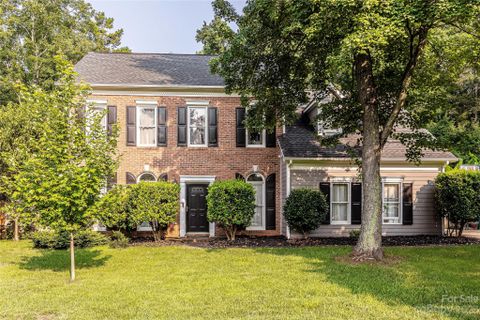 2715 Heathershire Lane