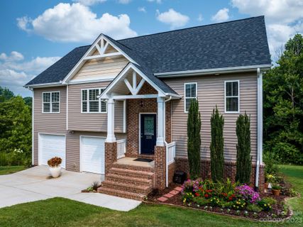 205 17th Avenue sold home in Stonebrook, Hickory, NC
