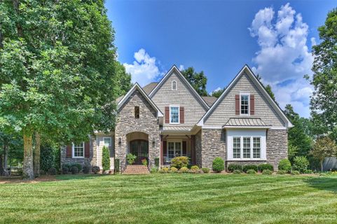 1027 Wessington Manor Lane