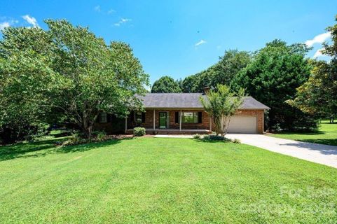 1342 31st Street Place sold home in Stoneridge, Conover, NC