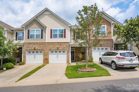 7011 Woodsbay Lane