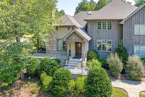 10 Hollyberry Lane