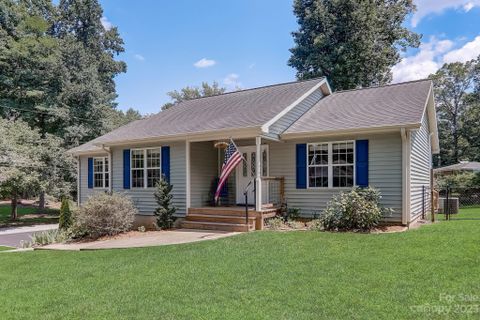 187 Pine Valley Road sold home in Hillandale, East Flat Rock, NC