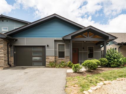 205 Josephine Lane sold home in The Terrace at Reynolds Mountain, Asheville, NC