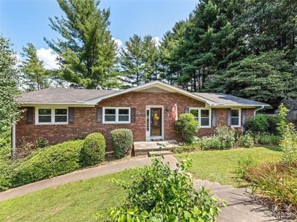 243 Wood Lily Drive sold home in JOHNSON DEVELOPMENT, Canton, NC