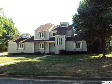 3502 Lincoln Lane