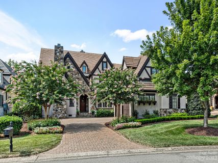 314 Royal Crescent Lane