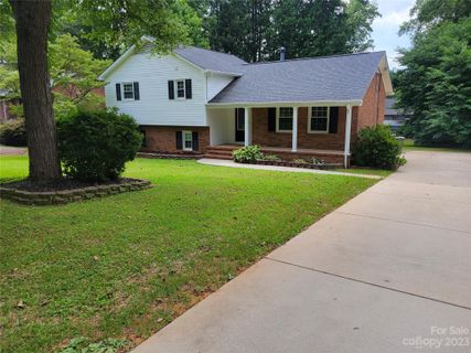 1502 Longbow Drive