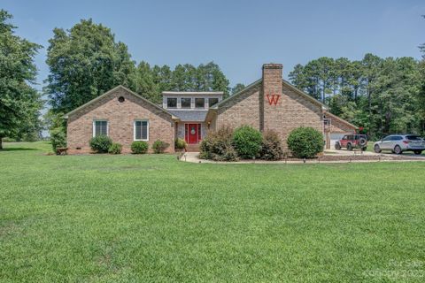 1305 Blacksnake Road sold home in Farmwood Acres, Stanley, NC