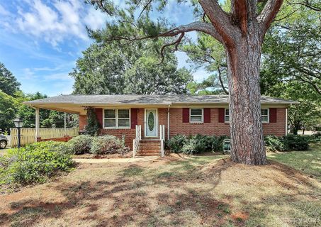 1497 Greenwood Lane