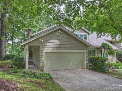 6401 Brookbury Court sold home in Sharon View Place, Charlotte, NC